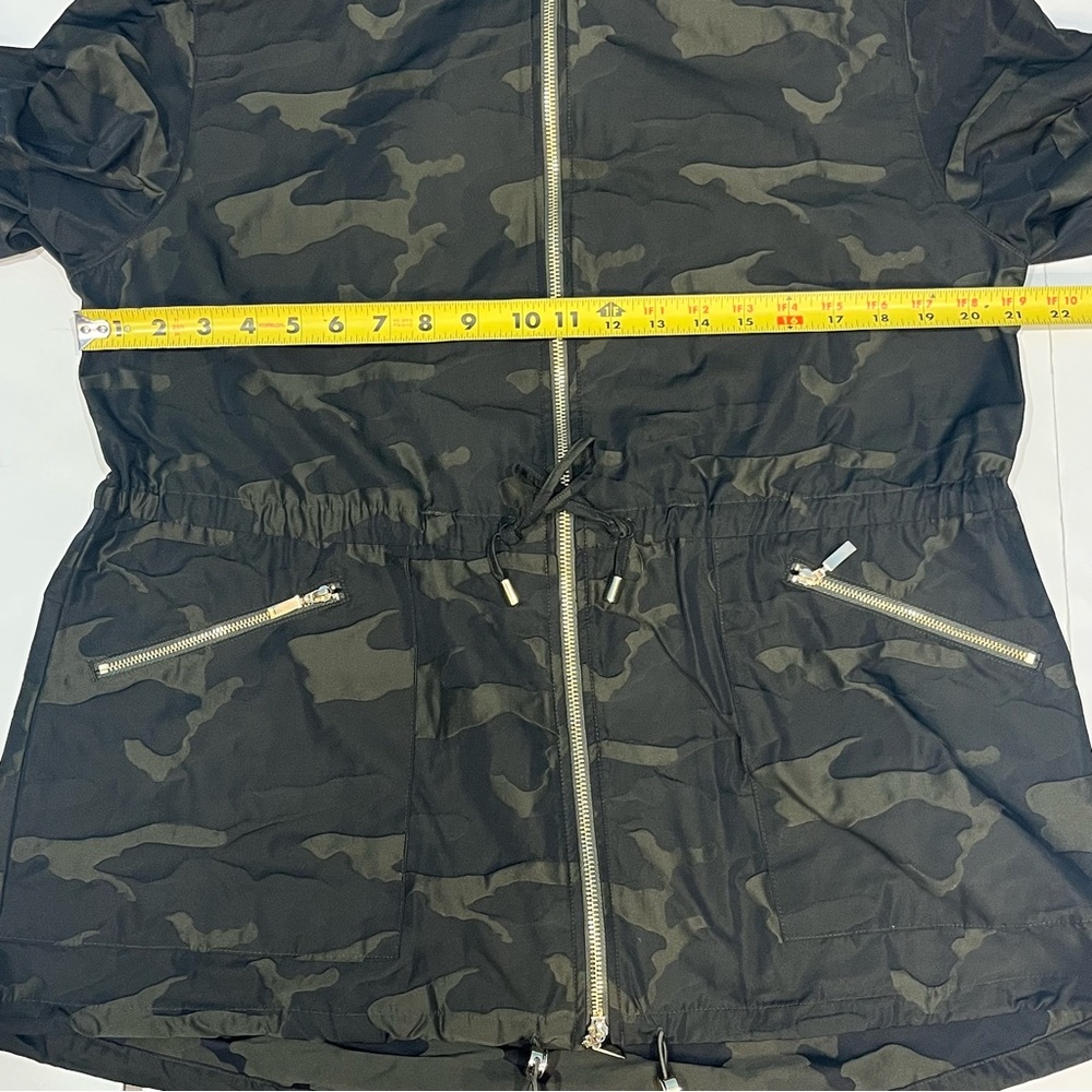 Chico's Zenergy Green Anorak Camo Embossed Full Zip Jacket With Hood Size 8/10 - Picture 15 of 16